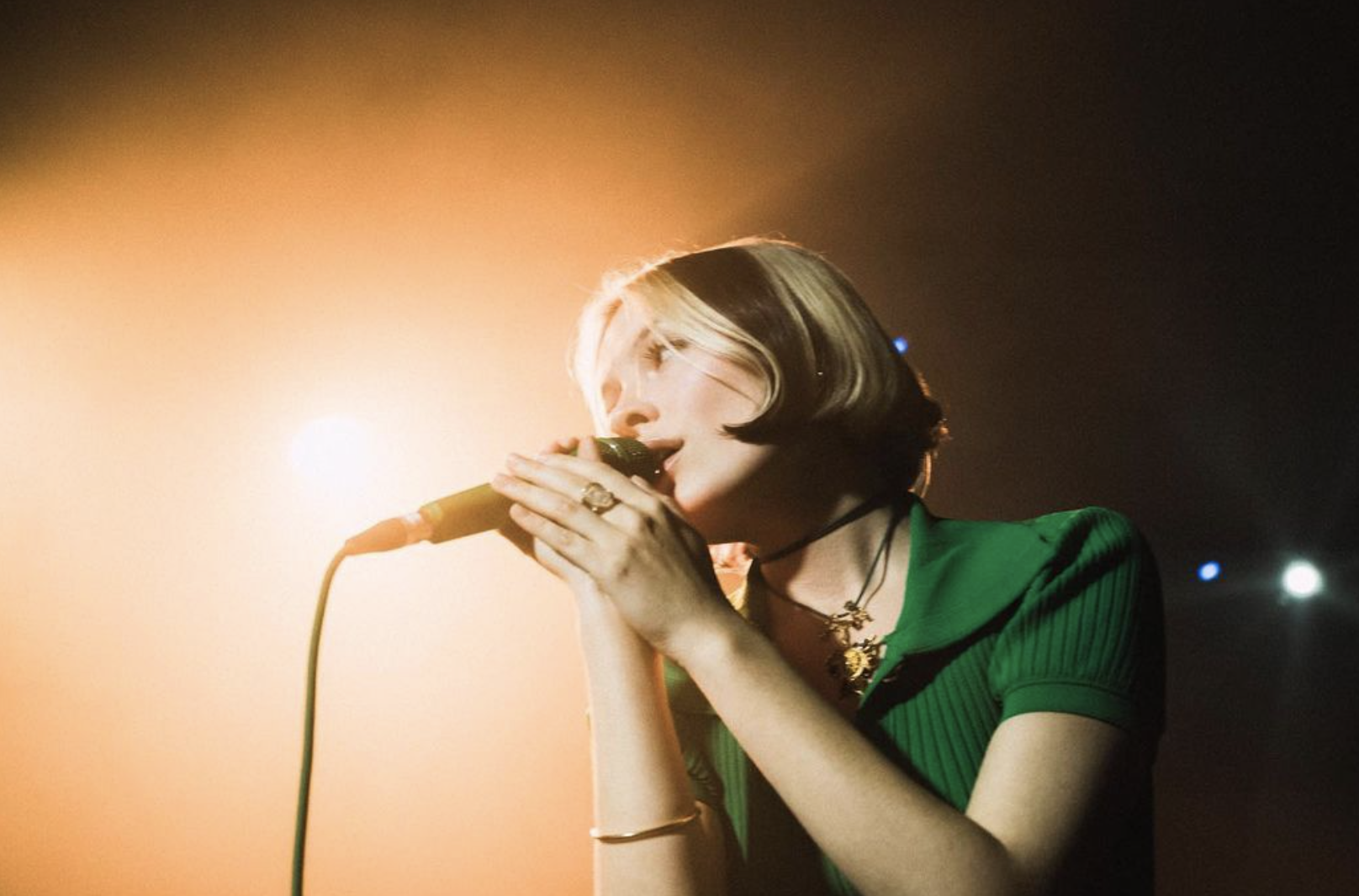 Hélène Sio à la Maroquinerie capturée par @photobymiki_